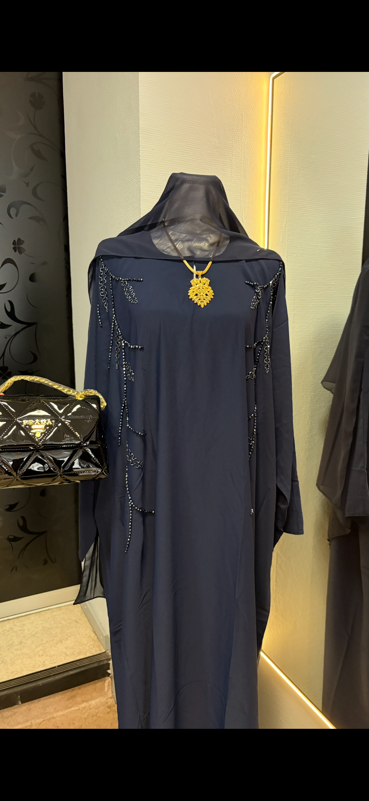 closed abaya