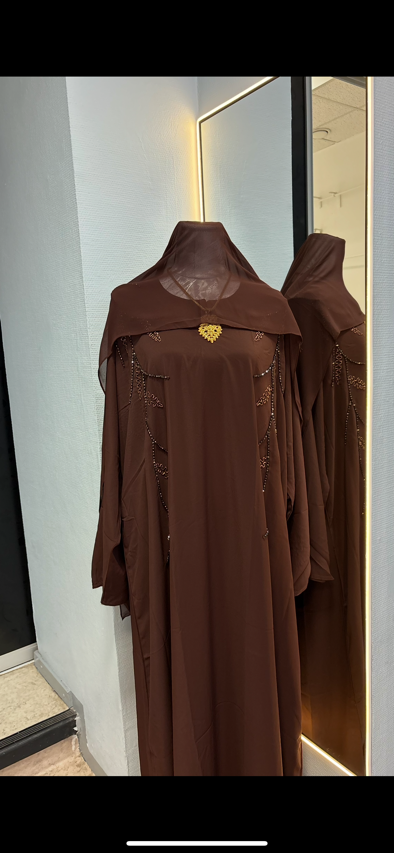 closed abaya