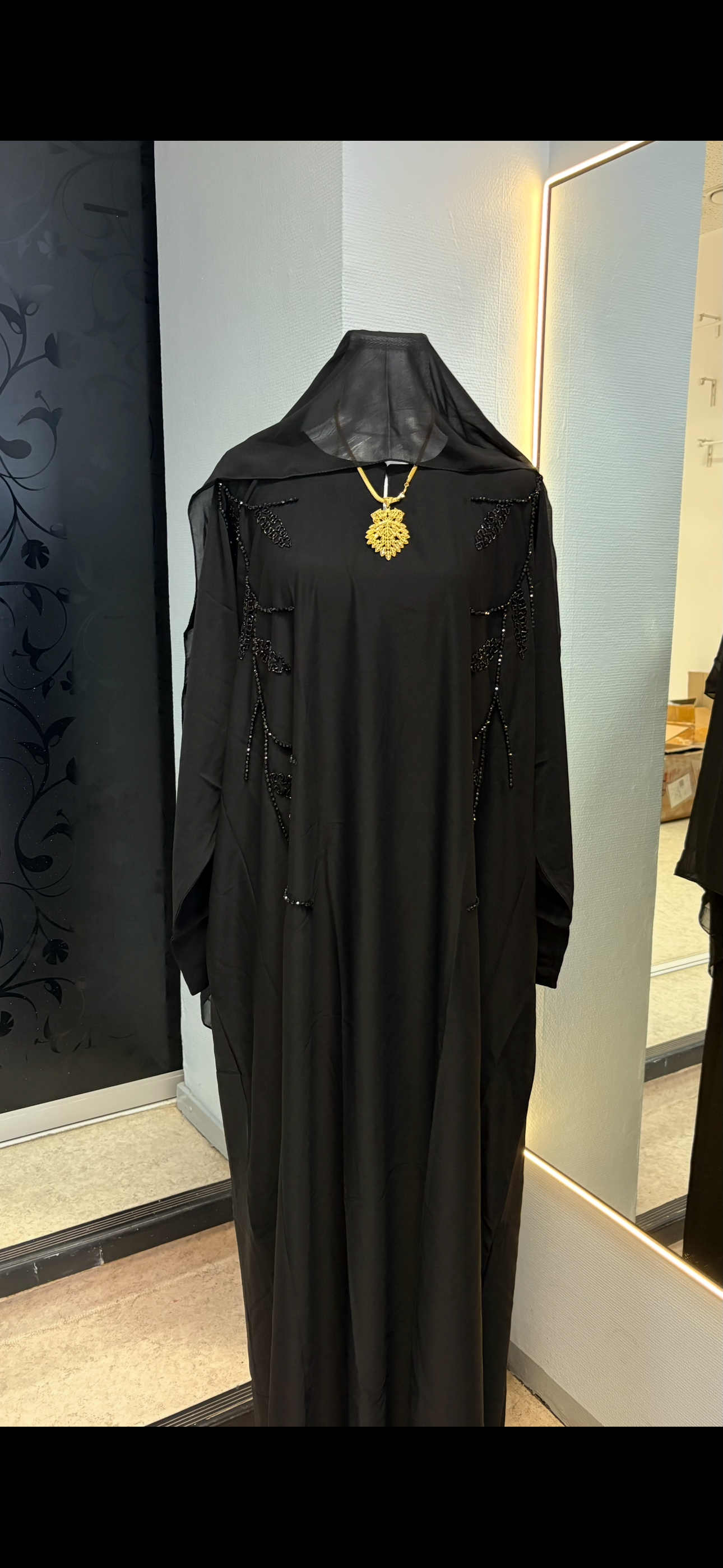 closed abaya